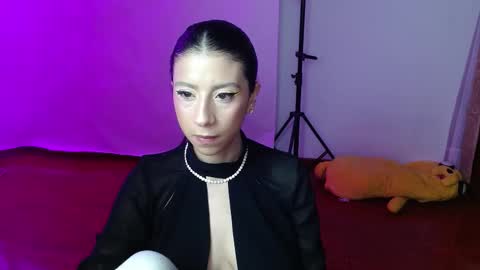 Snapshot of _the_dark_side_of_the_moon_ chatting on February 10, 2:37 am _the_dark_side_of_the_moon_ online show from February 10, 2:37 am