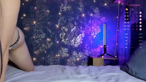 Snapshot of _thenightmoon_ chatting on November 20, 1:55 pm _thenightmoon_ online show from November 20, 1:55 pm