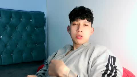 Snapshot of _thomas_hot_ chatting on February 19, 6:48 pm Thomas online show from February 19, 6:48 pm