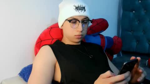 Snapshot of _thomas_hot_ chatting on March 3, 4:07 am Thomas online show from March 3, 4:07 am