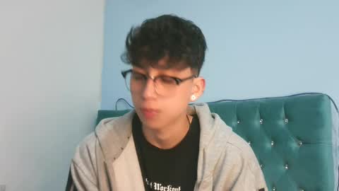 Snapshot of _thomas_hot_ chatting on April 14, 4:51 am Thomas online show from April 14, 4:51 am