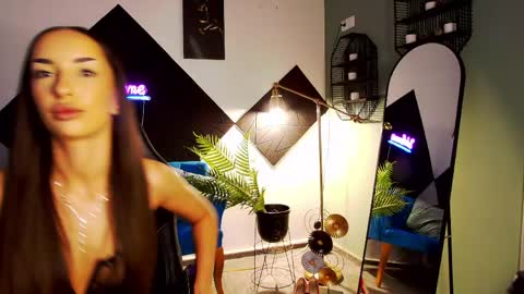 Snapshot of _tiffany_west chatting on May 21, 4:52 am _tiffany_west online show from May 21, 4:52 am