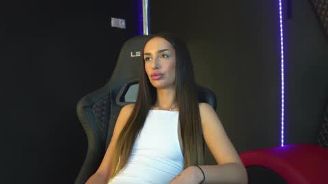 Snapshot of _tiffany_west chatting on June 6, 6:40 am _tiffany_west online show from June 6, 6:40 am