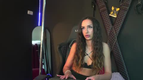 Snapshot of _tiffany_west chatting on June 15, 5:42 am _tiffany_west online show from June 15, 5:42 am