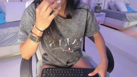 Snapshot of _tinyrousse_ chatting on October 11, 7:01 pm Rousse online show from October 11, 7:01 pm