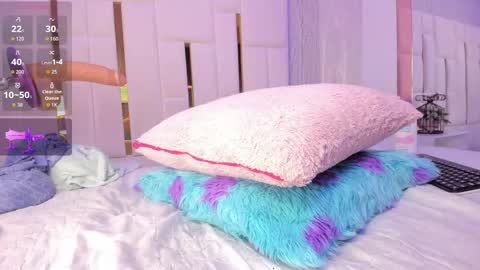 Snapshot of _tinyrousse_ chatting on October 22, 7:41 am Rousse online show from October 22, 7:41 am