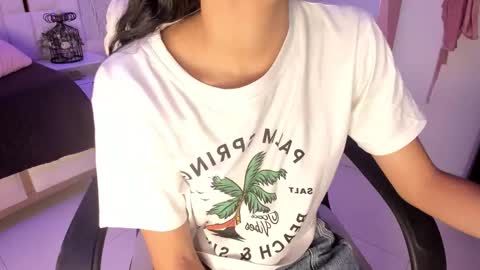 Snapshot of _tinyrousse_ chatting on November 6, 7:15 pm Rousse online show from November 6, 7:15 pm