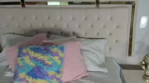 Snapshot of _tinyrousse_ chatting on November 23, 7:13 pm Rousse online show from November 23, 7:13 pm