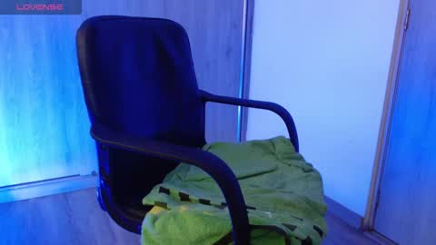 Snapshot of _tinyrousse_ chatting on February 20, 7:25 pm Rousse online show from February 20, 7:25 pm