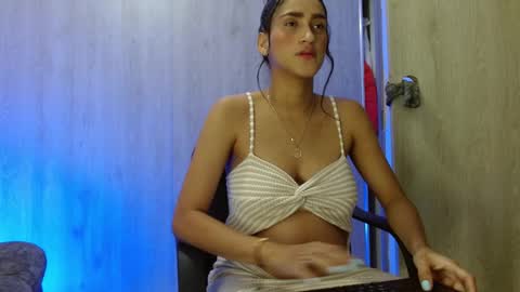 Snapshot of _tinyrousse_ chatting on March 14, 12:17 am Rousse online show from March 14, 12:17 am