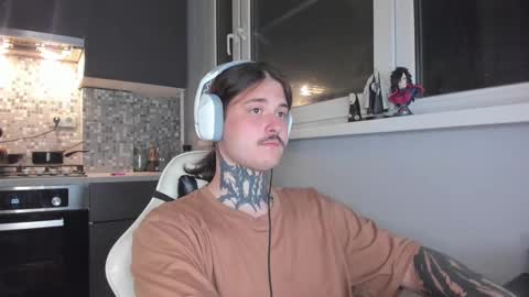 _torfin_ online show from February 14, 7:02 pm