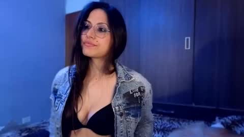 Gwen trying again online show from March 25, 1:06 pm