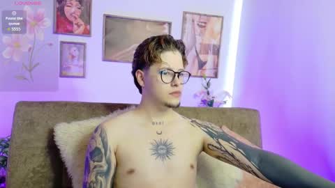 Snapshot of _tyleer_ chatting on September 12, 11:54 am _tyleer_ online show from September 12, 11:54 am