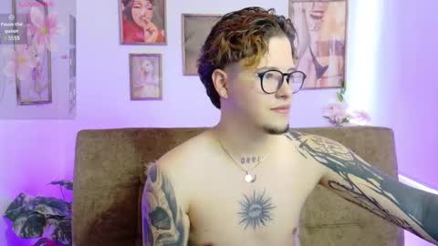 Snapshot of _tyleer_ chatting on September 17, 5:03 pm _tyleer_ online show from September 17, 5:03 pm