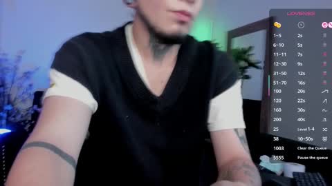 Snapshot of _tyler_joness chatting on December 14, 6:08 am Tyler online show from December 14, 6:08 am