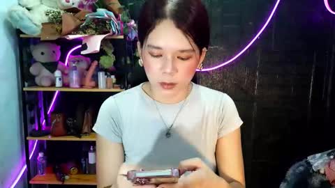 Snapshot of _urpetitegirl chatting on May 26, 6:09 am _urpetitegirl online show from May 26, 6:09 am