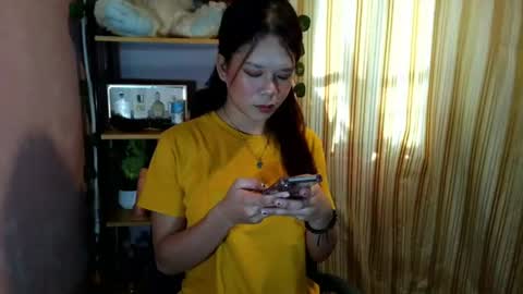 Snapshot of _urpetitegirl chatting on June 12, 12:20 am _urpetitegirl online show from June 12, 12:20 am