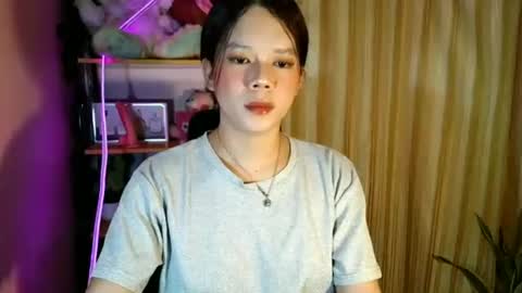 Snapshot of _urpetitegirl chatting on June 14, 5:37 pm _urpetitegirl online show from June 14, 5:37 pm