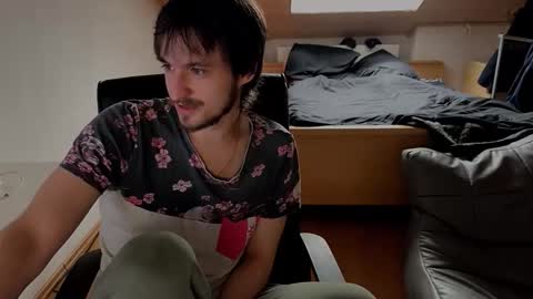 Snapshot of _v_l_a_d_ chatting on February 14, 8:33 am Vlad online show from February 14, 8:33 am