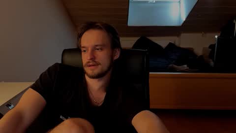 Snapshot of _v_l_a_d_ chatting on March 4, 11:27 am Vlad online show from March 4, 11:27 am