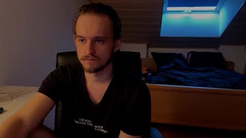 Snapshot of _v_l_a_d_ chatting on March 7, 8:11 am Vlad online show from March 7, 8:11 am