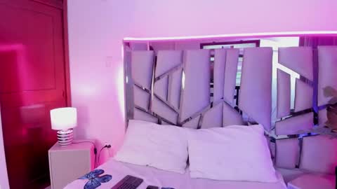 Snapshot of _valeria_saenz_ chatting on September 29, 2:06 am _valeria_saenz_ online show from September 29, 2:06 am