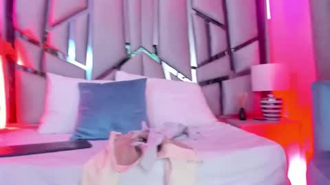 Snapshot of _valeria_saenz_ chatting on December 14, 3:34 am _valeria_saenz_ online show from December 14, 3:34 am