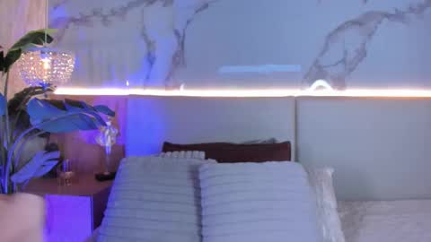 Snapshot of _valeryysmith_ chatting on March 9, 3:32 am Valery online show from March 9, 3:32 am