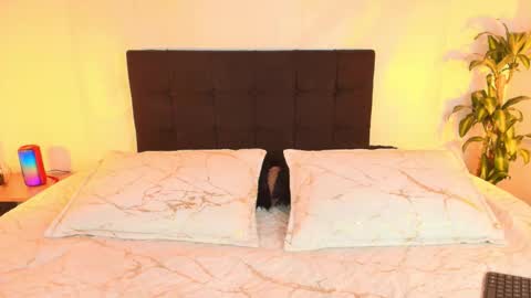 Snapshot of _victoria_foxx_ chatting on December 5, 1:20 pm Victoria Fox online show from December 5, 1:20 pm