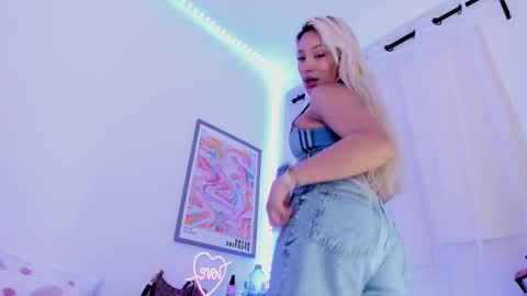 Snapshot of _viioletweekend_ chatting on February 26, 9:16 pm online show from February 26, 9:16 pm