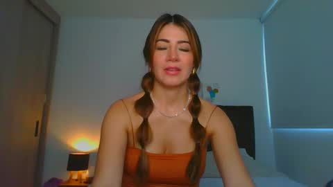 Violeta  online show from March 11, 9:59 pm