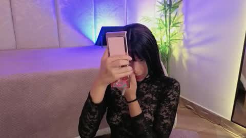 Snapshot of _viollettenoir_ chatting on March 15, 12:11 pm online show from March 15, 12:11 pm