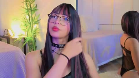 Snapshot of _viollettenoir_ chatting on March 20, 8:14 pm online show from March 20, 8:14 pm