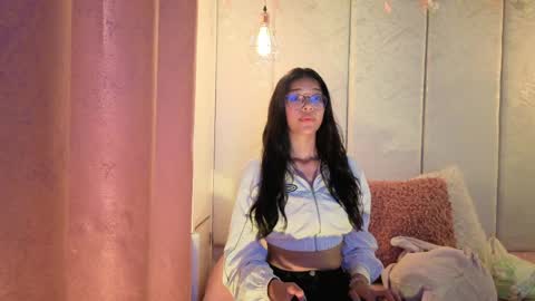 Snapshot of _viollettenoir_ chatting on March 24, 8:03 pm online show from March 24, 8:03 pm