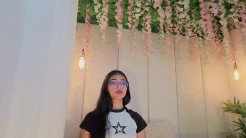 Snapshot of _viollettenoir_ chatting on March 26, 7:52 pm online show from March 26, 7:52 pm