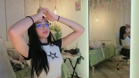 Snapshot of _viollettenoir_ chatting on March 28, 7:24 pm online show from March 28, 7:24 pm