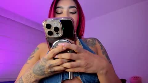 Snapshot of _viviana chatting on October 12, 11:04 pm INSTAGRAM pinzon viviana online show from October 12, 11:04 pm