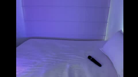 Snapshot of _viviana chatting on July 8, 5:28 pm INSTAGRAM pinzon viviana online show from July 8, 5:28 pm