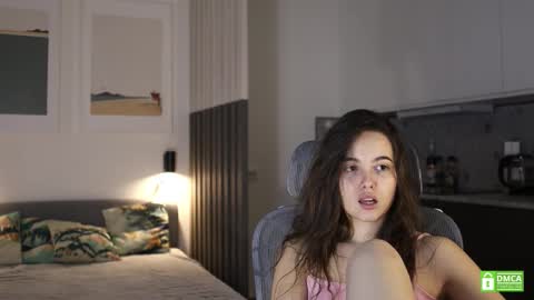 Snapshot of _whoareu_ chatting on November 19, 11:54 am Kristina online show from November 19, 11:54 am