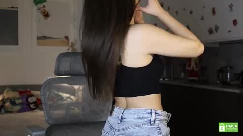 Snapshot of _whoareu_ chatting on December 17, 12:22 pm Kristina online show from December 17, 12:22 pm