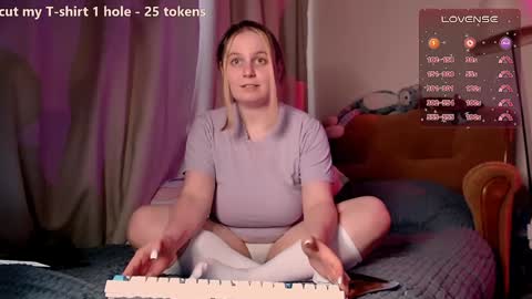 Snapshot of _wikki_ chatting on January 12, 10:34 am Tory lavender - MV online show from January 12, 10:34 am
