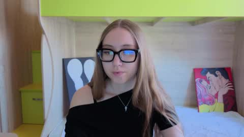 Snapshot of _yourhotangel_ chatting on June 5, 7:03 am Eva online show from June 5, 7:03 am