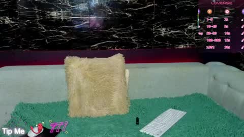 Snapshot of _yoursubmissive_ chatting on May 20, 6:36 pm Sasha online show from May 20, 6:36 pm