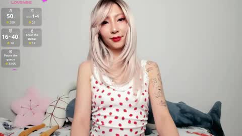 Snapshot of _yuriko chatting on May 16, 10:41 pm Mia online show from May 16, 10:41 pm