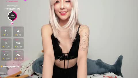 Snapshot of _yuriko chatting on May 20, 10:27 pm Mia online show from May 20, 10:27 pm