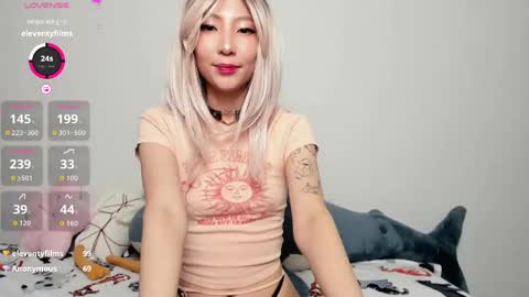 Snapshot of _yuriko chatting on May 27, 9:45 pm Mia online show from May 27, 9:45 pm