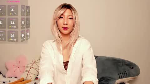 Mia online show from July 8, 1:59 pm