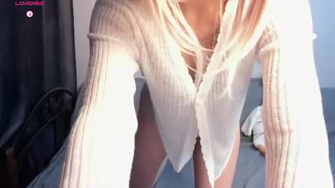 Mia online show from July 19, 8:23 pm