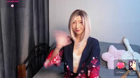 Mia online show from August 2, 9:02 pm