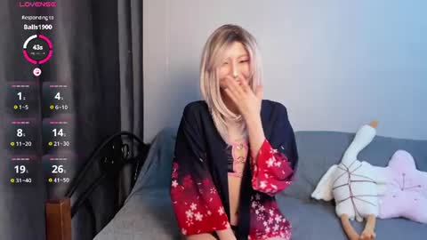 Mia online show from August 8, 8:33 pm